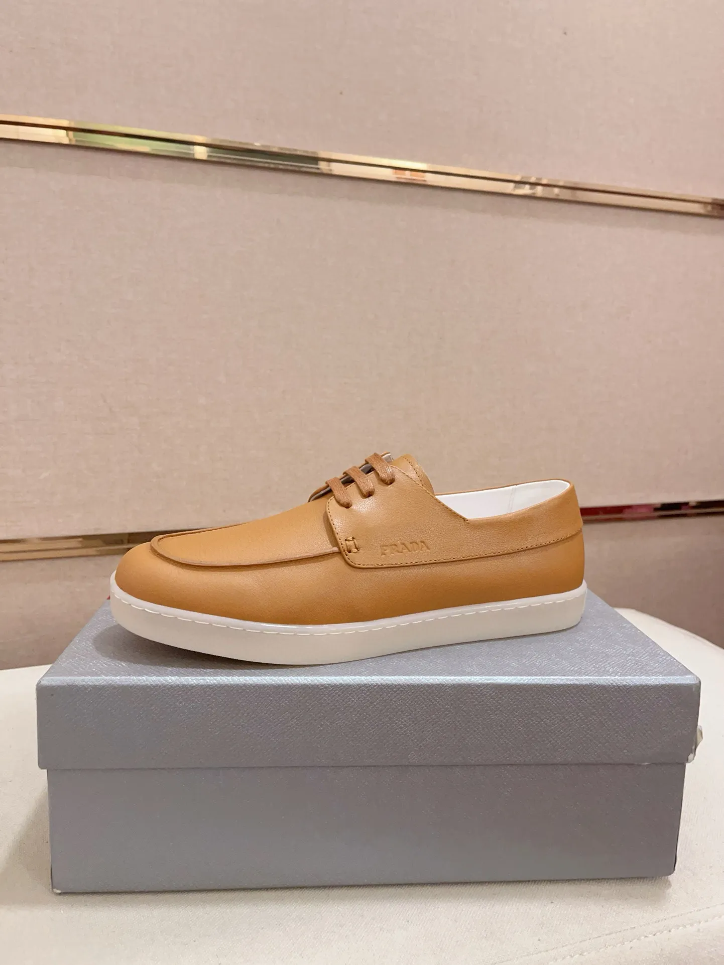 Men's shoes 💰 540💰 ✔️✔️✔️Higher version High-quality new PRADA (Prada) counters are launched at the same time. The new men's shoes and 😘 fabrics are made of high-tech glue-making technology. Lining: Full cowhide lining. 👍🏿 High-end ☄️ air-cushion molded anti-slip rubber outsole, exquisite lines, simple and elegant, comfortable and high-end for leisure travel. Code number: 38 to 44 (45 can be customized and cannot be returned or exchanged)